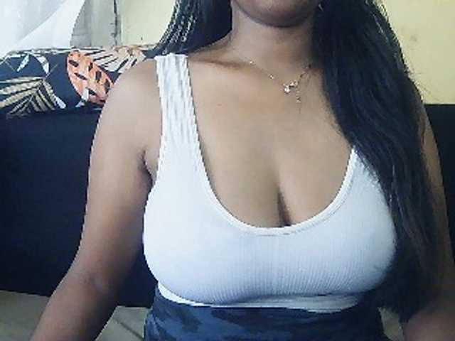 Happyi live cam on BongaCams