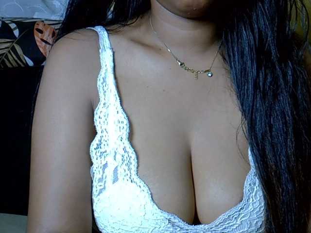 Happyi live cam on BongaCams