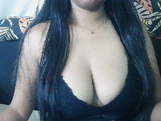 Happyi live cam on BongaCams