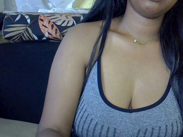 Happyi live cam on BongaCams