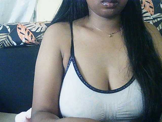 Happyi live cam on BongaCams
