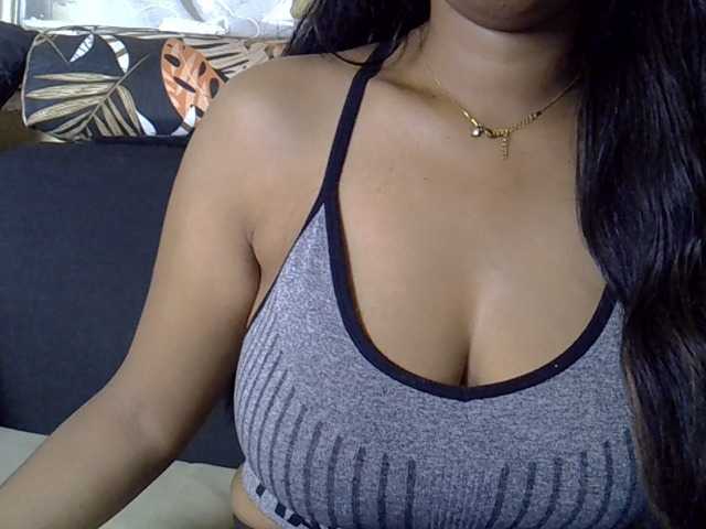 Happyi live cam on BongaCams