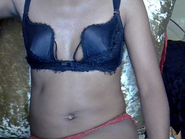 Happyi live cam on BongaCams