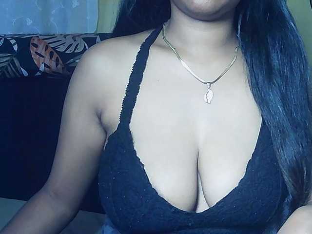 Happyi live cam on BongaCams