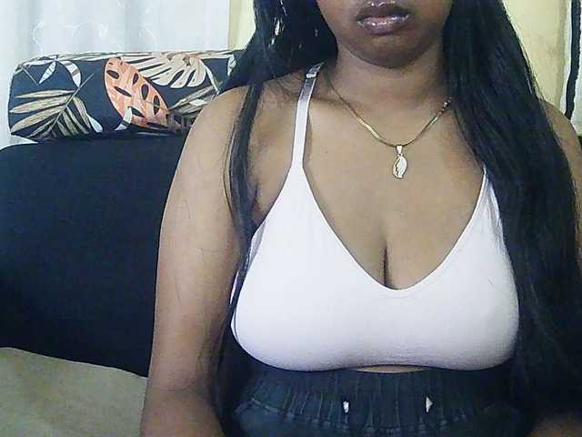 Happyi live cam on BongaCams