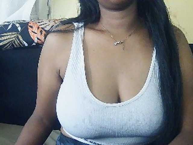 Happyi live cam on BongaCams