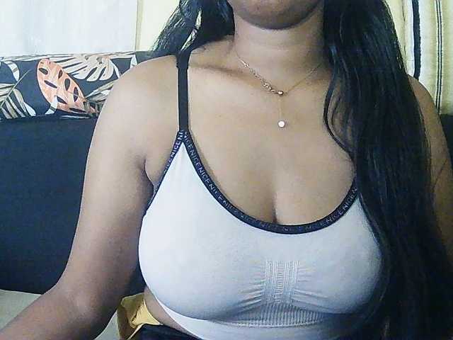 Happyi live cam on BongaCams