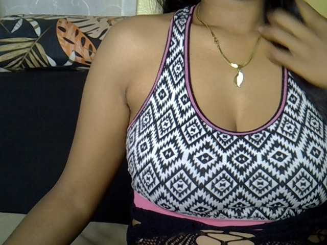 Happyi live cam on BongaCams