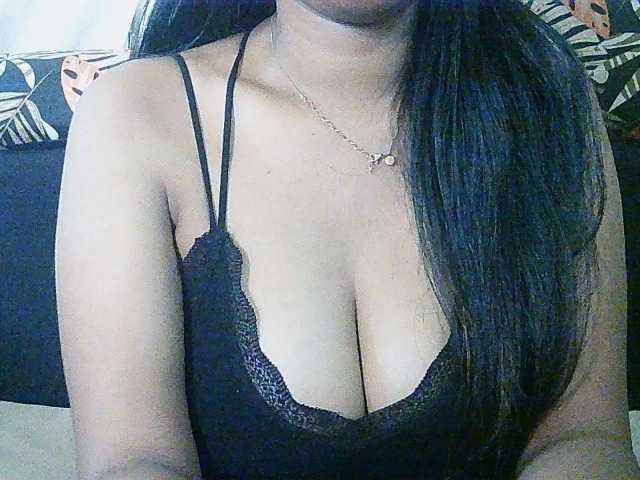 Happyi live cam on BongaCams
