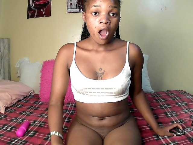 Lovelyquincy live cam on BongaCams