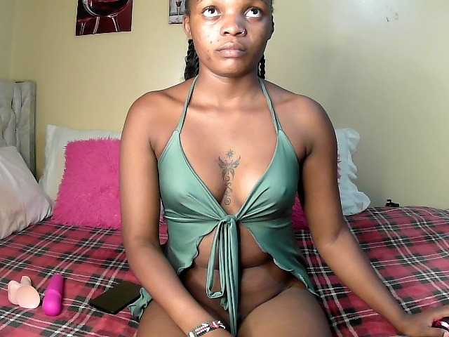 Lovelyquincy live cam on BongaCams