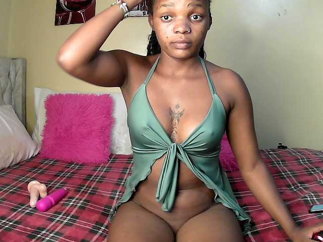 Lovelyquincy live cam on BongaCams
