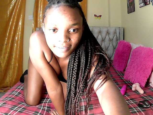 Lovelyquincy live cam on BongaCams