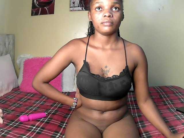 Lovelyquincy live cam on BongaCams