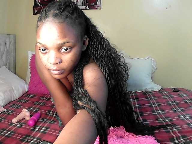 Lovelyquincy live cam on BongaCams