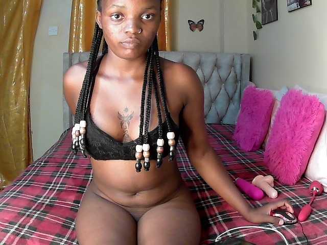 Lovelyquincy live cam on BongaCams