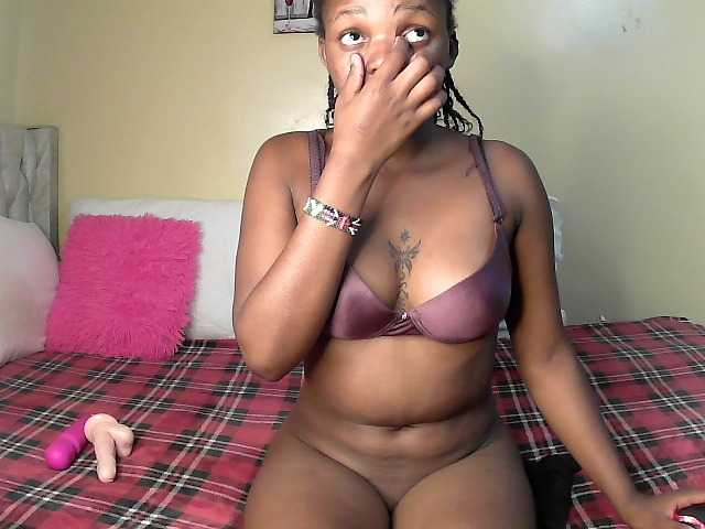Lovelyquincy live cam on BongaCams