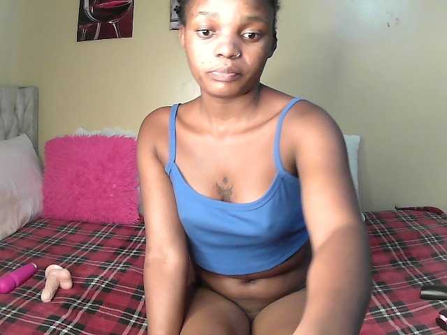 Lovelyquincy live cam on BongaCams