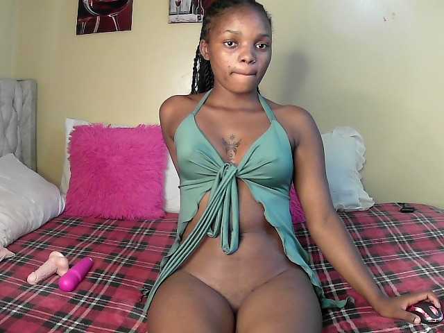 Lovelyquincy live cam on BongaCams