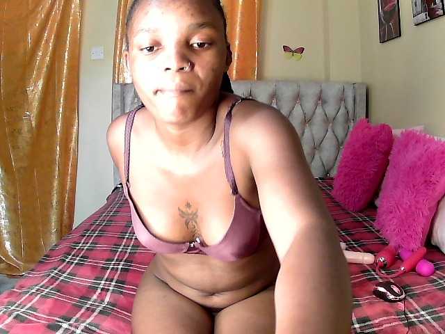 Lovelyquincy live cam on BongaCams