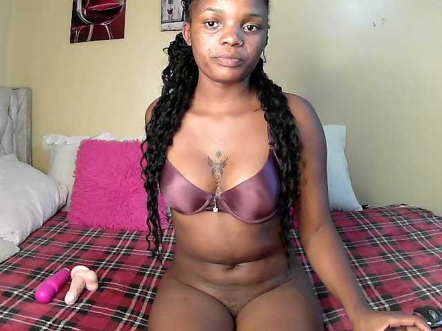 Lovelyquincy live cam on BongaCams