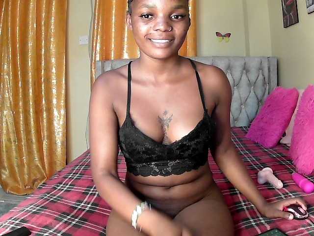 Lovelyquincy live cam on BongaCams