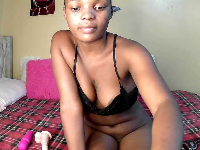 Lovelyquincy live cam on BongaCams