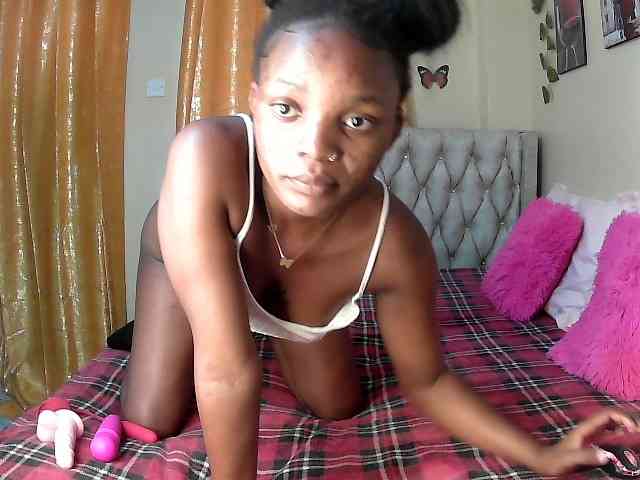 Lovelyquincy webcam