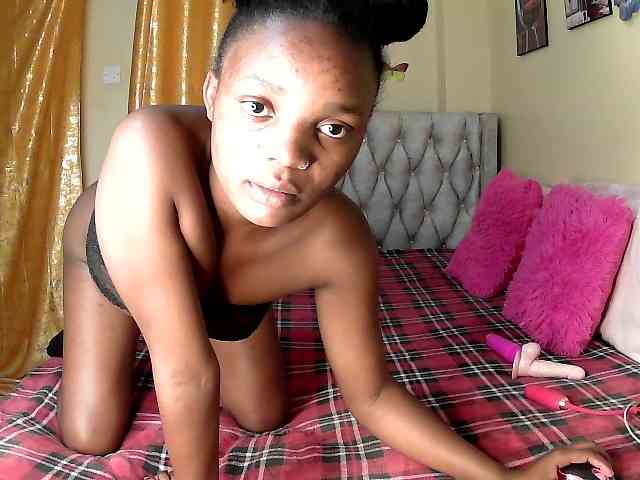 Lovelyquincy webcam