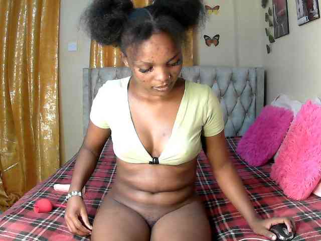 Lovelyquincy webcam