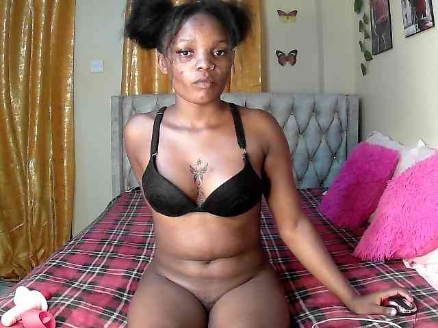Lovelyquincy webcam