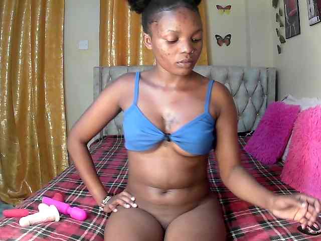 Lovelyquincy webcam