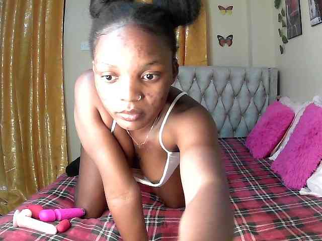 Lovelyquincy webcam