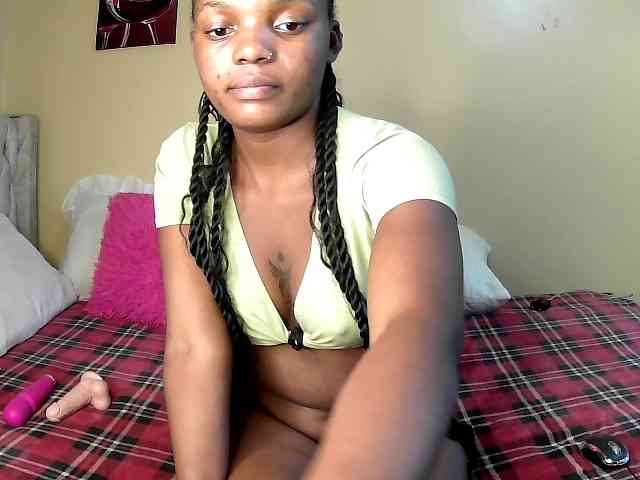 Lovelyquincy webcam