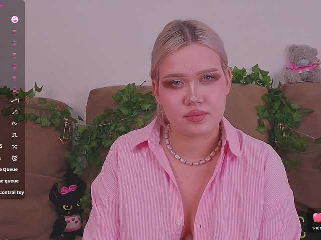 Virelya live cam on BongaCams