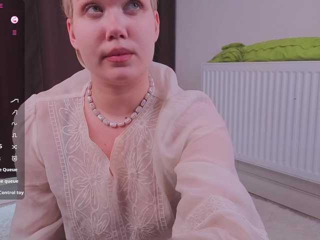 Virelya live cam on BongaCams