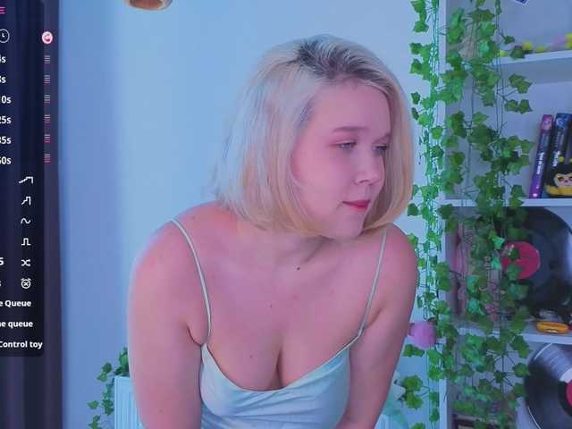 Virelya live cam on BongaCams