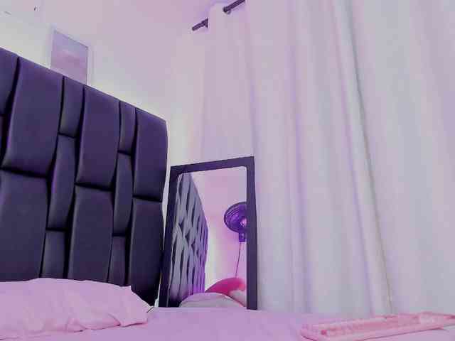 SharonStorm webcam