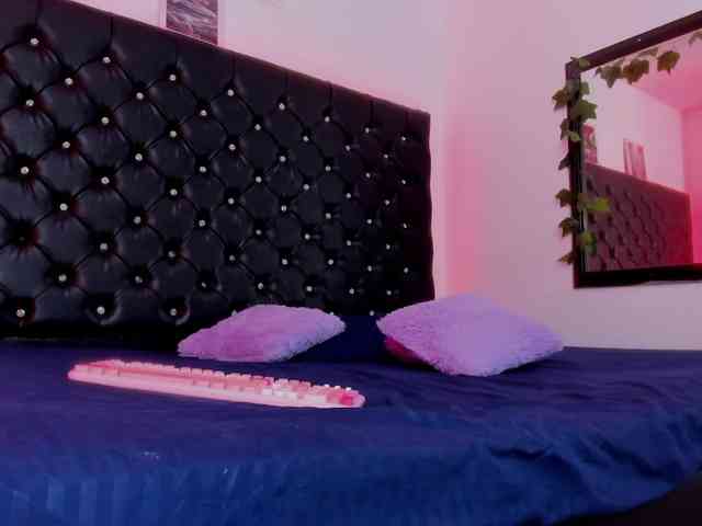 SharonStorm webcam