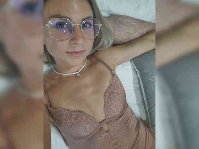 Vasilisa-and-Zhenya webcam