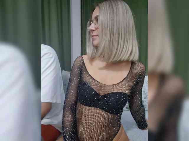 Vasilisa-and-Zhenya webcam