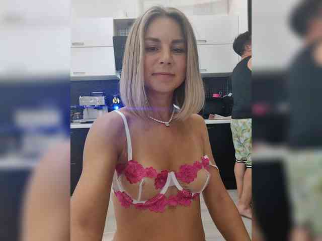 Vasilisa-and-Zhenya webcam