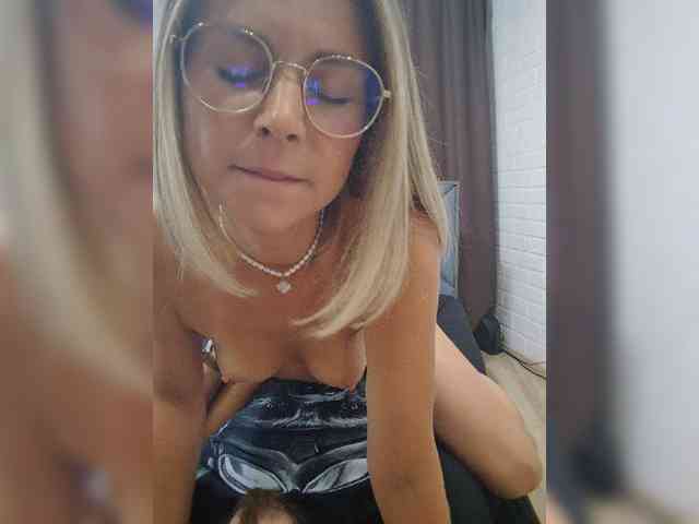 Vasilisa-and-Zhenya webcam