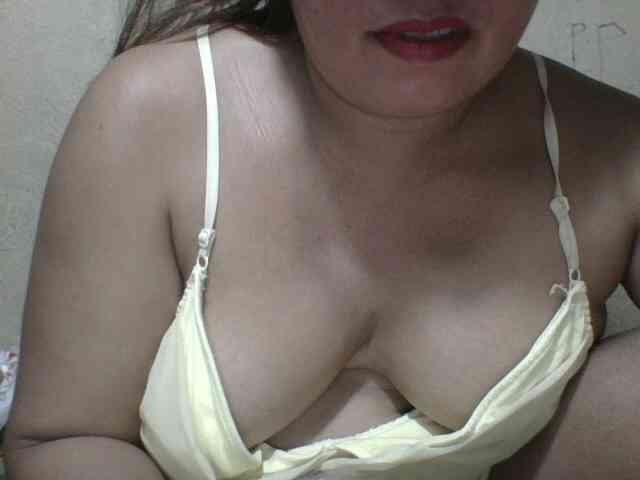 Model: PinayAnna