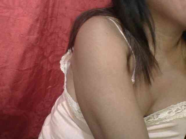 Model: PinayAnna