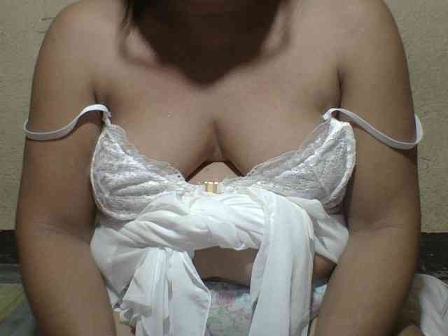 Model: PinayAnna