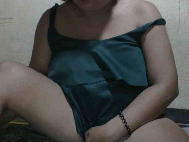 Model: PinayAnna