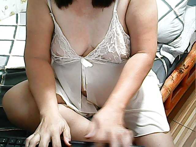 queen-ava05 live cam preview