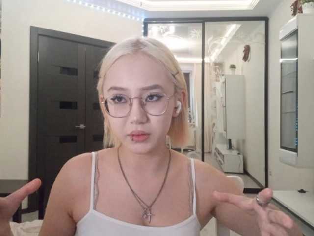 MyrleHenggeler live cam on BongaCams