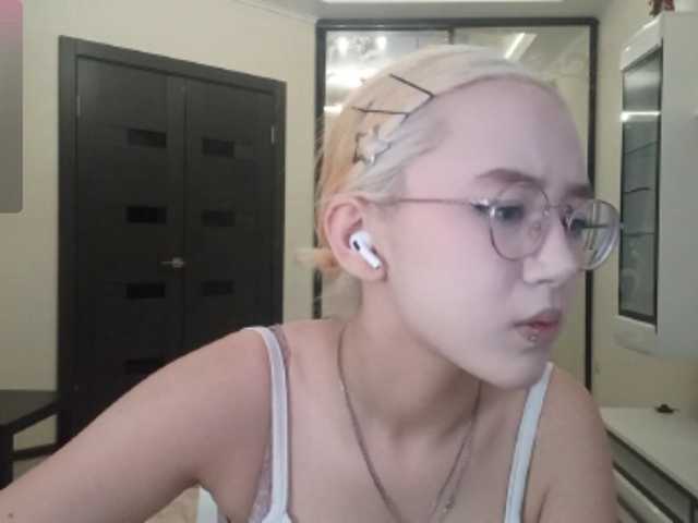 MyrleHenggeler live cam on BongaCams